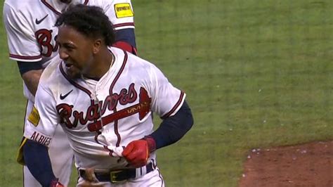 Albies drives in winning run in 9th as Braves beat Dodgers 4-3, avoid sweep